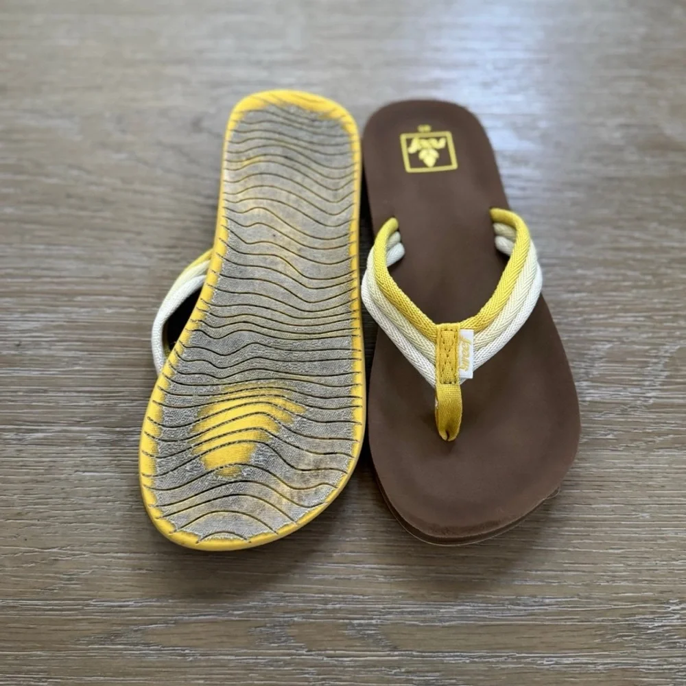 REEF Ahi Beach Sunshine foam sole flip flops sandals shoes size 4 5 youth kids